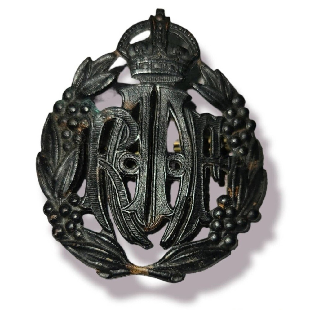 WWII Australia, Royal Australian Air Force cap badge with eyelets